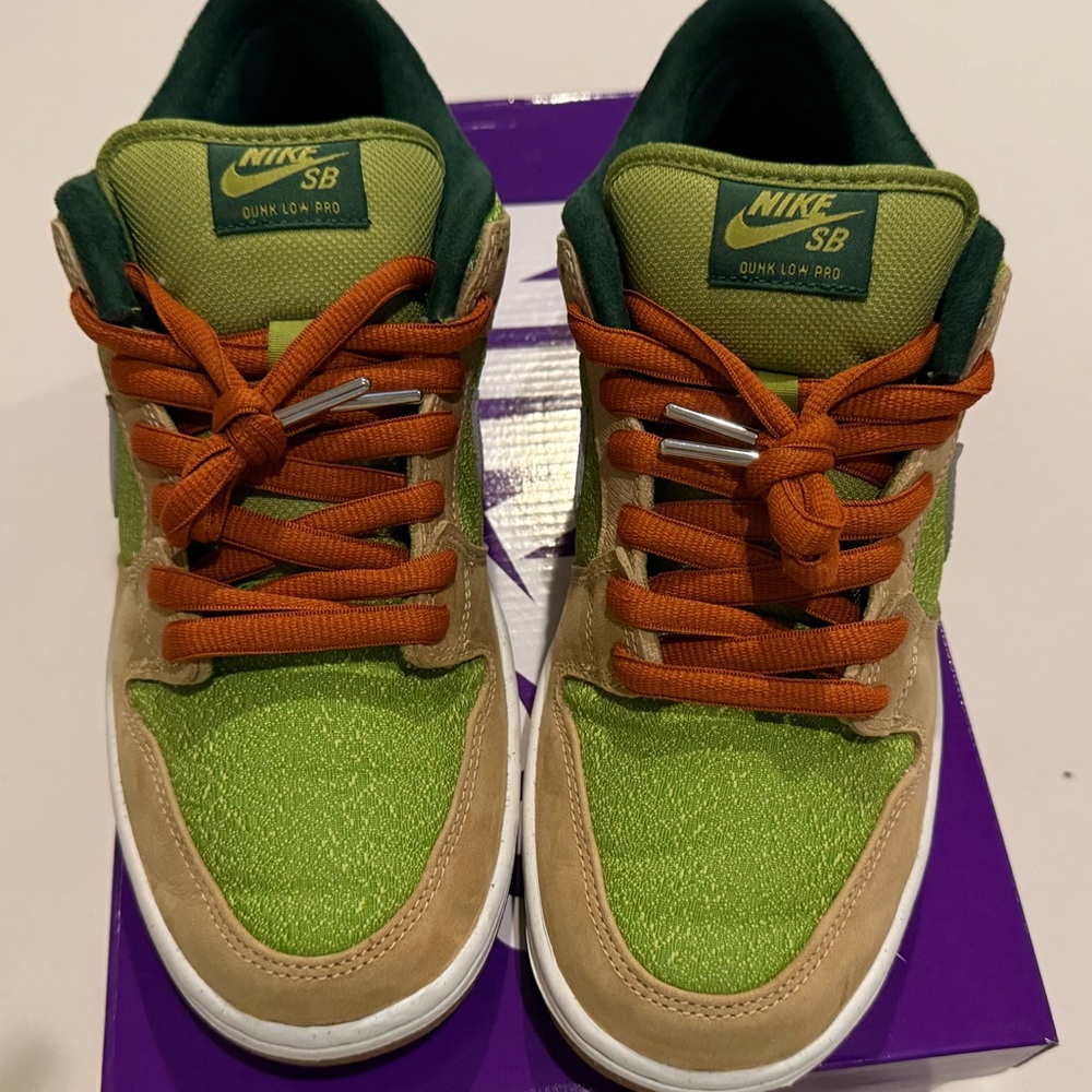 Nike SB Dunk Low Pro - Sesame/Pear/Fir/Metallic Silver